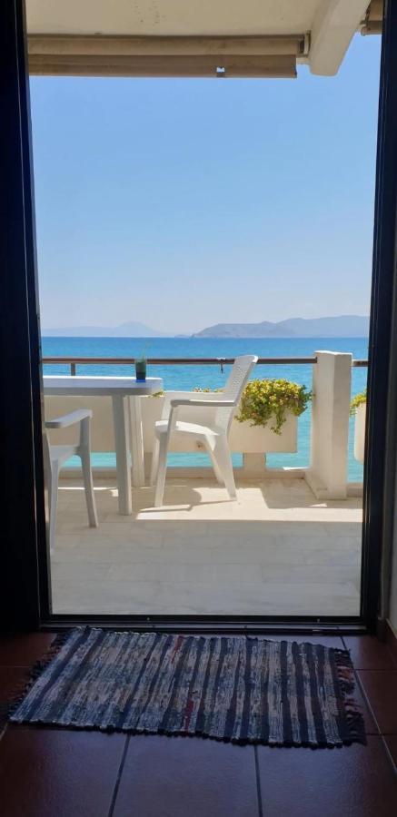 Stunning Beachfront Apartment Stratos Nerantza Luaran gambar