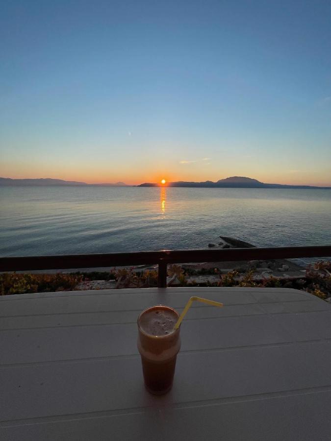 Stunning Beachfront Apartment Stratos Nerantza Luaran gambar