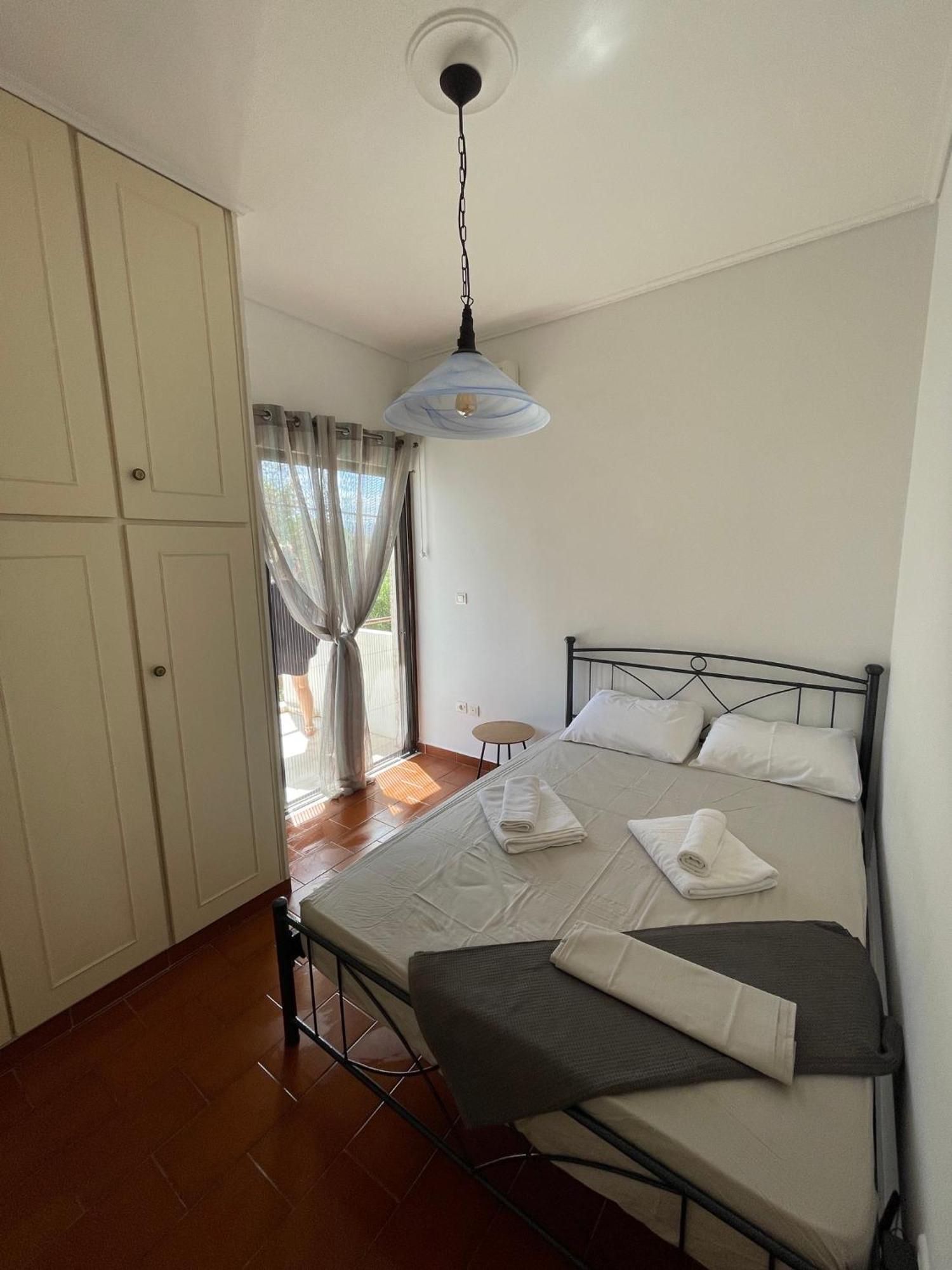 Stunning Beachfront Apartment Stratos Nerantza Luaran gambar