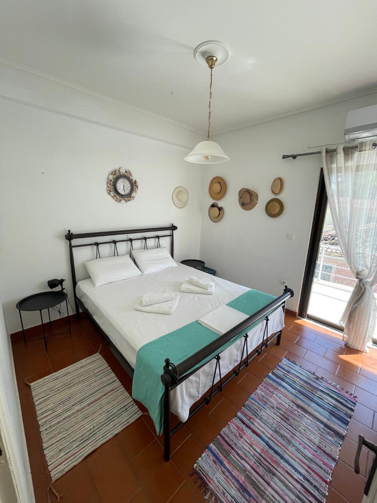 Stunning Beachfront Apartment Stratos Nerantza Luaran gambar