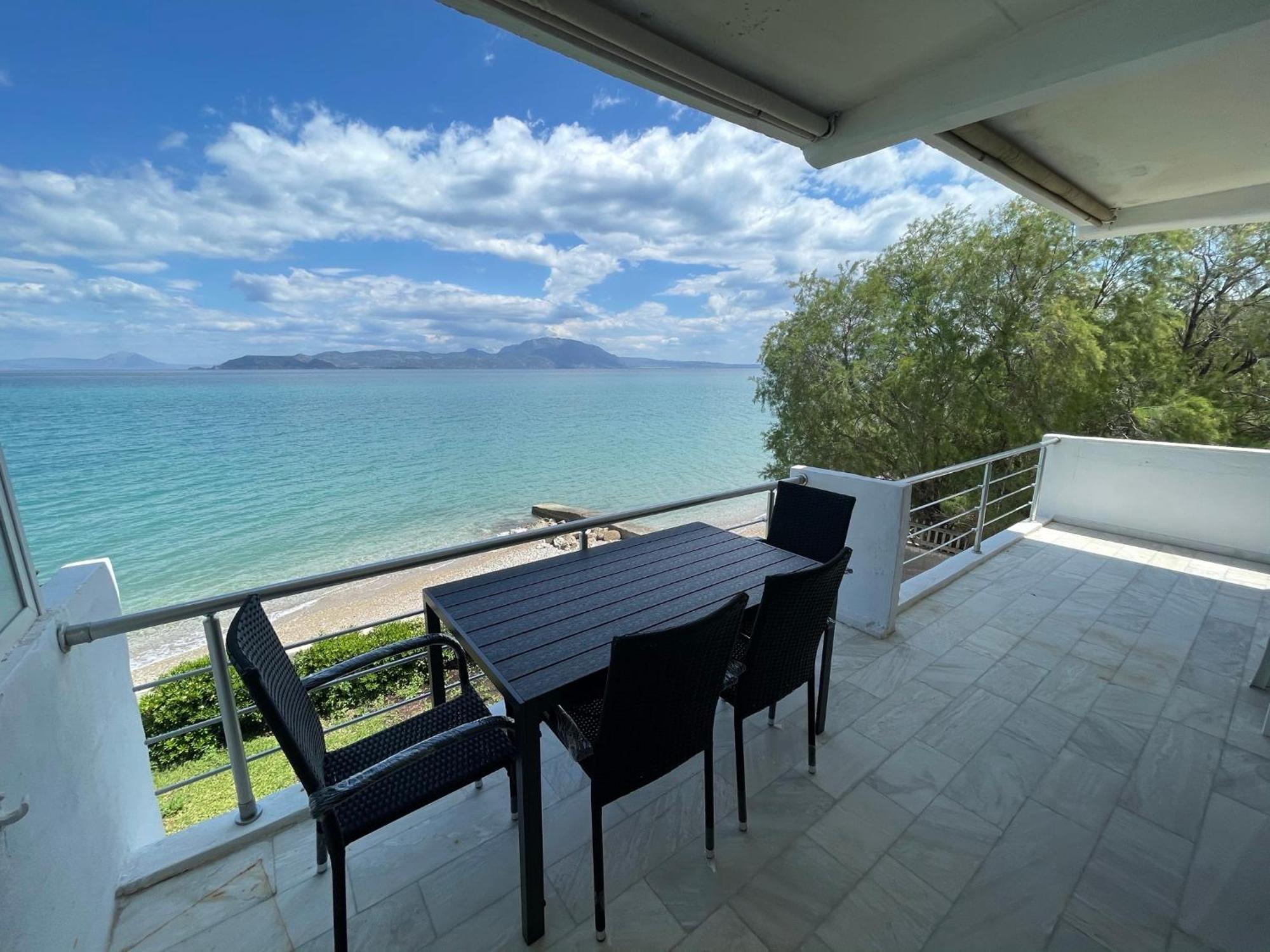 Stunning Beachfront Apartment Stratos Nerantza Luaran gambar